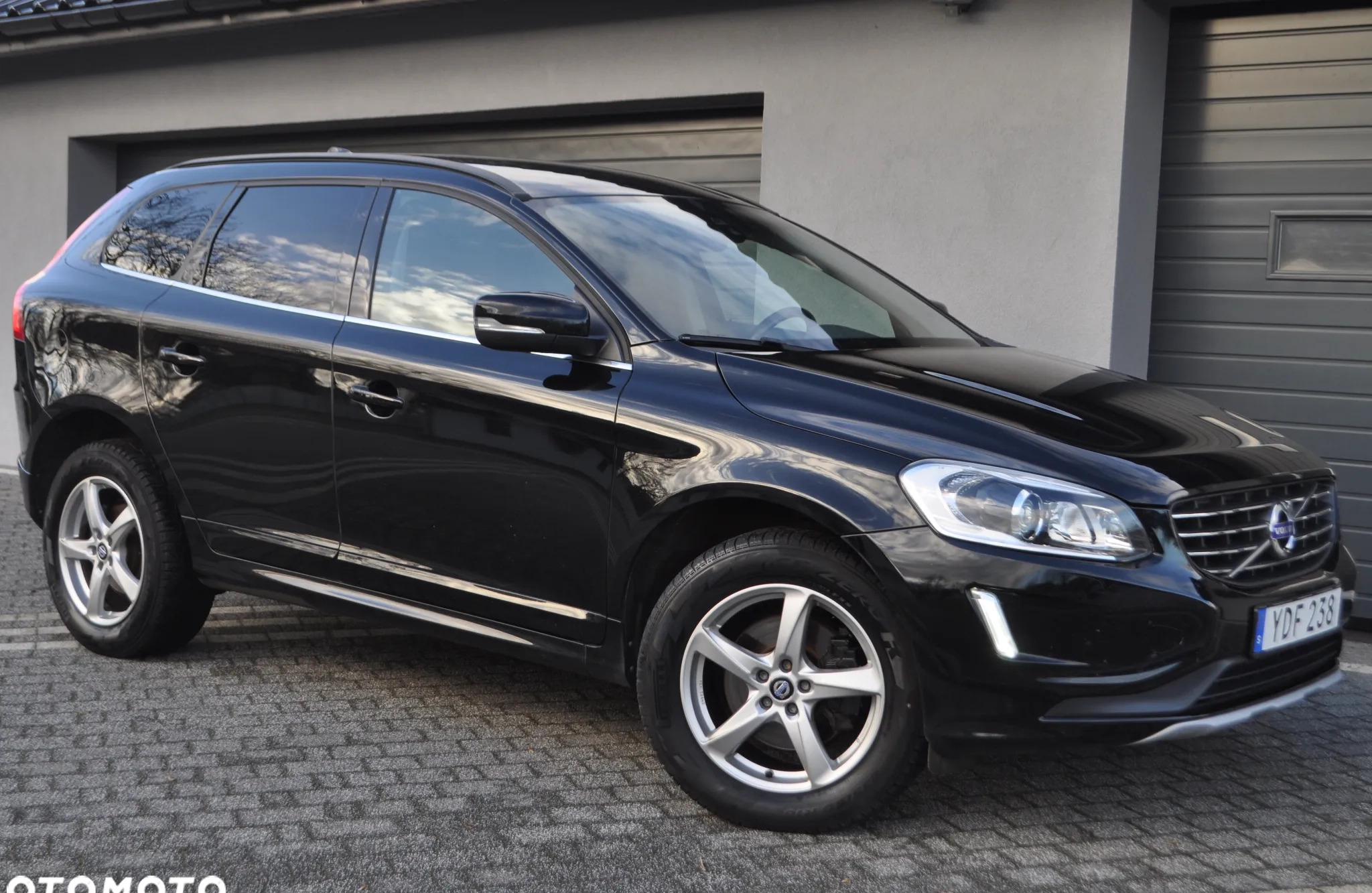 Volvo XC 60 cena 82999 przebieg: 125000, rok produkcji 2016 z Legnica małe 781